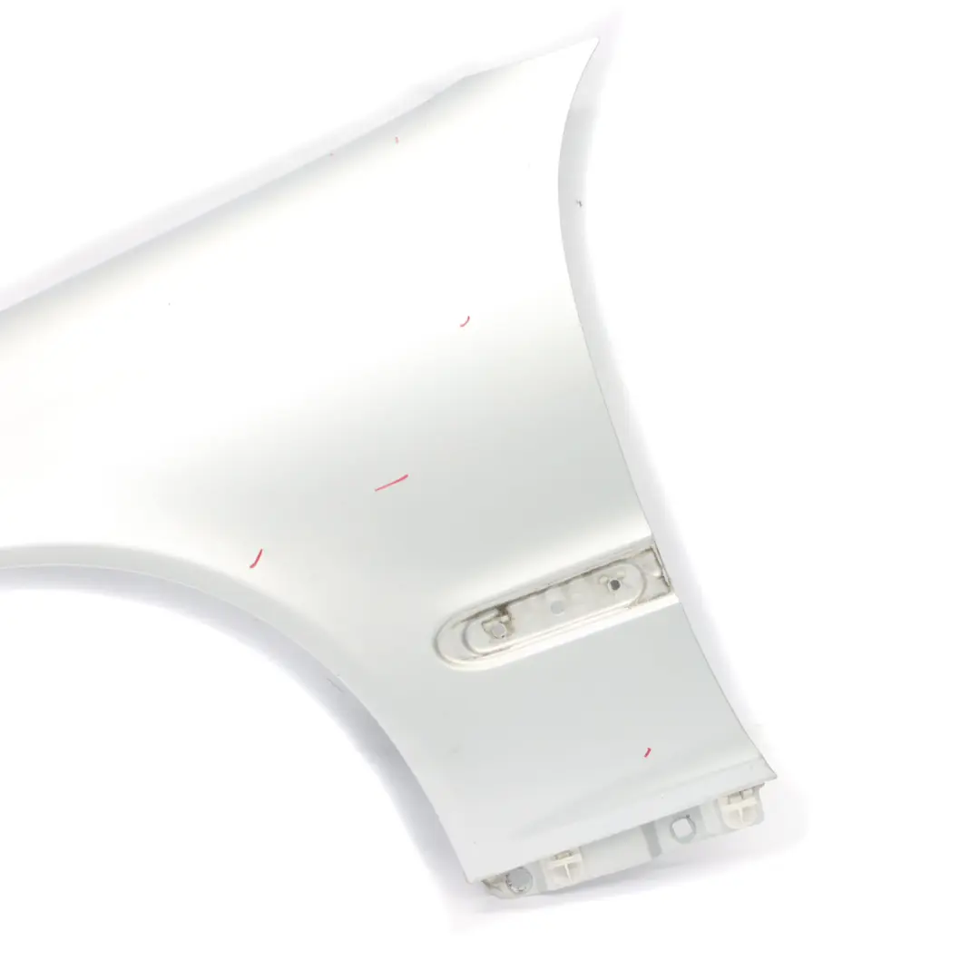 Panneau latéral Aile avant gauche Aile Iridium Silver - 775 pour Mercedes W203 à propos du numéro de pièce A2038800118 Mercedes W203 Panneau latéral Aile avant gauche Aile Iridium Silver - 775 - SKU A2038800118-IRS3 - Numéro de pièce A2038800118