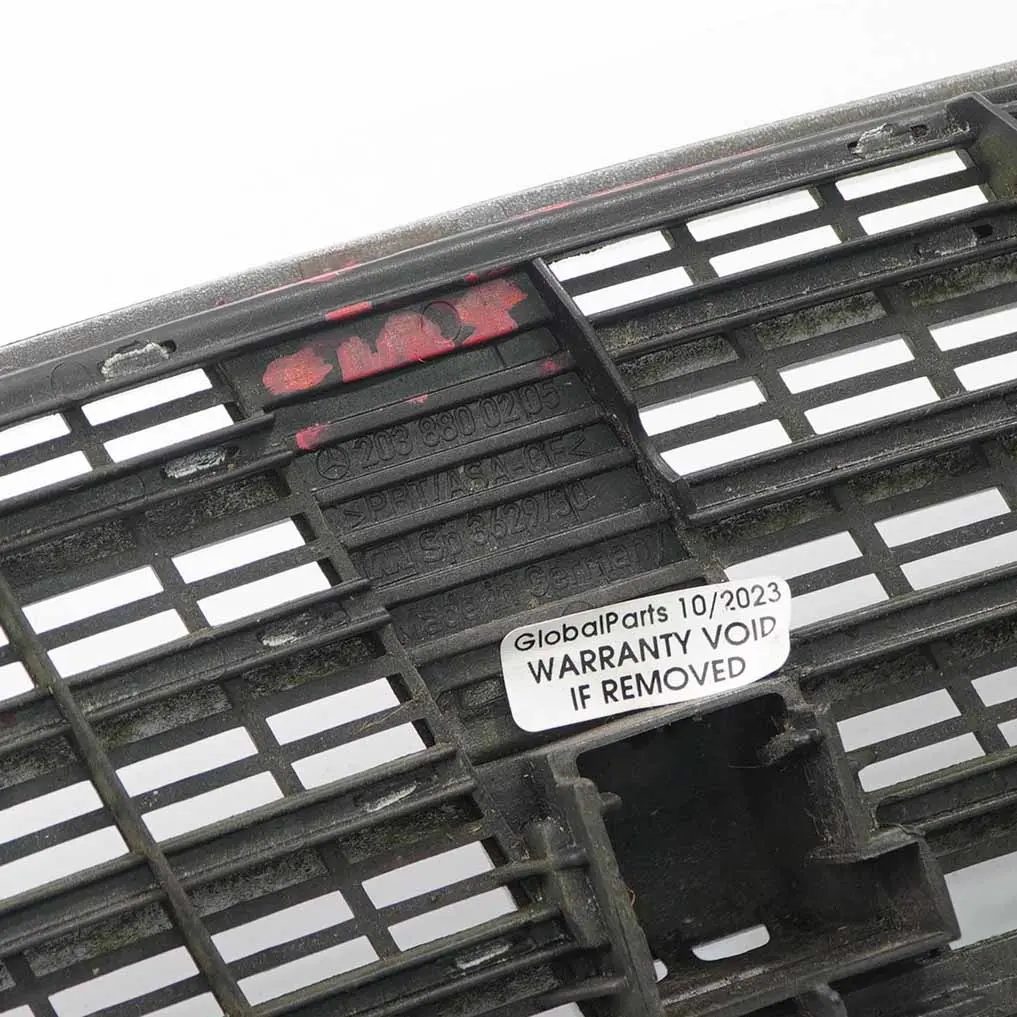 Capot Bonnet Grille Cache avant Iridium Argent - 775 pour Mercedes W203 à propos du numéro de pièce A2038800205 Mercedes W203 Capot Bonnet Grille Cache avant Iridium Argent - 775 - SKU A2038800205-IRS - Numéro de pièce A2038800205