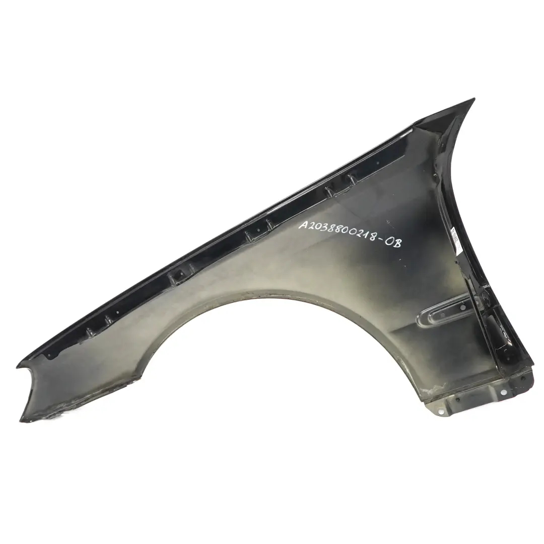 Delantero Derecho Panel Lateral Guardabarros Obsidian Black - 197 para Mercedes W203 con número de pieza A2038800218 Mercedes W203 Delantero Derecho Panel Lateral Guardabarros Obsidian Black - 197 - SKU A2038800218-OB - Número de pieza A2038800218
