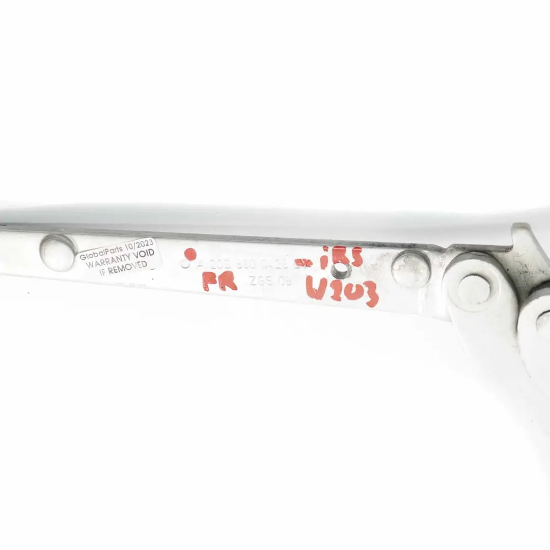 Charnière de capot avant droite Iridium Silver 775 pour Mercedes W203 à propos du numéro de pièce A2038800428 Mercedes W203 Charnière de capot avant droite Iridium Silver 775 - SKU A2038800428-IRS - Numéro de pièce A2038800428