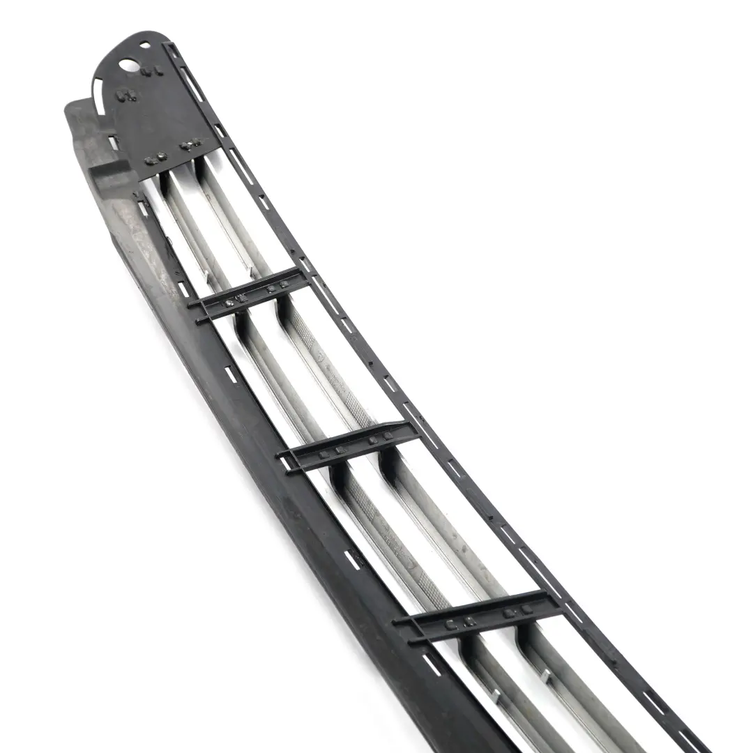 Cache de la garniture inférieure grille centrale pare-chocs avant pour Mercedes W203 à propos du numéro de pièce A2038801005 Mercedes W203 Cache de la garniture inférieure grille centrale pare-chocs avant - SKU A2038801005 - Numéro de pièce A2038801005
