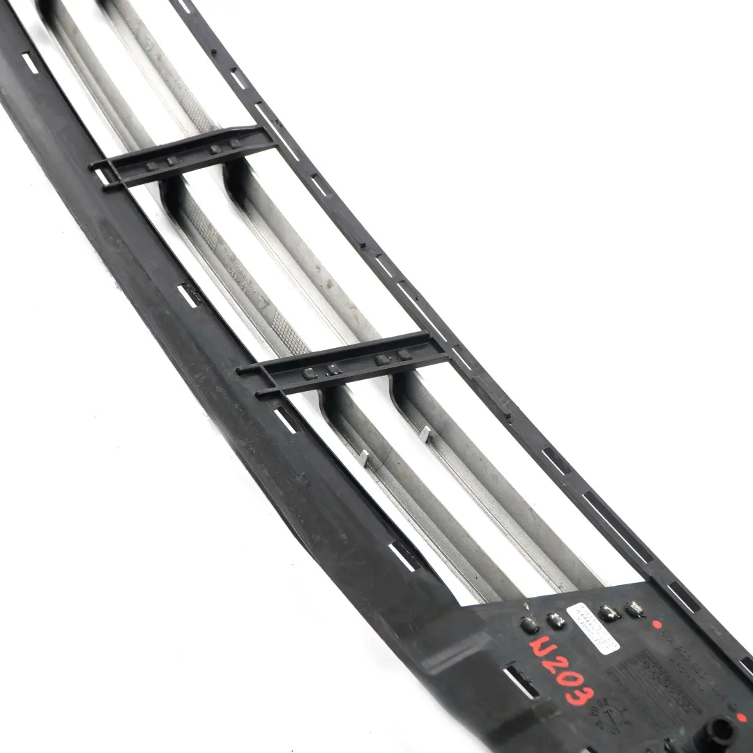 Frontstoßstange Mitte Unterer Kühlergrill Zierleiste für Mercedes W203 mit Teilenummer A2038801005 Mercedes W203 Frontstoßstange Mitte Unterer Kühlergrill Zierleiste - SKU A2038801005 - Teilenummer A2038801005