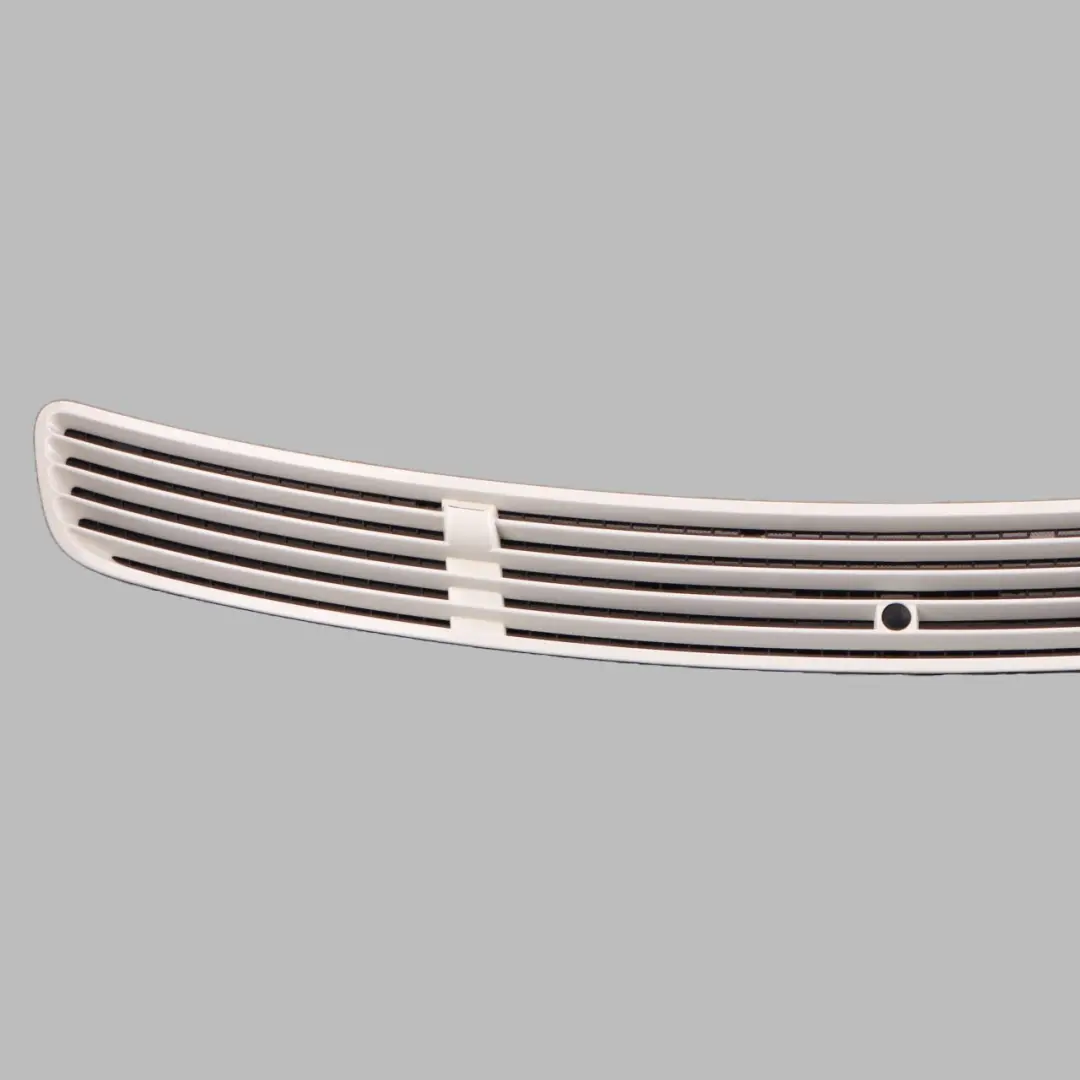 Coperchio anteriore Griglia Calcite Bianco 650 per Mercedes W203 C209 con numero di parte A2038801905 Mercedes W203 C209 Coperchio anteriore Griglia Calcite Bianco 650 - SKU A2038801905-CW - Numero di parte A2038801905