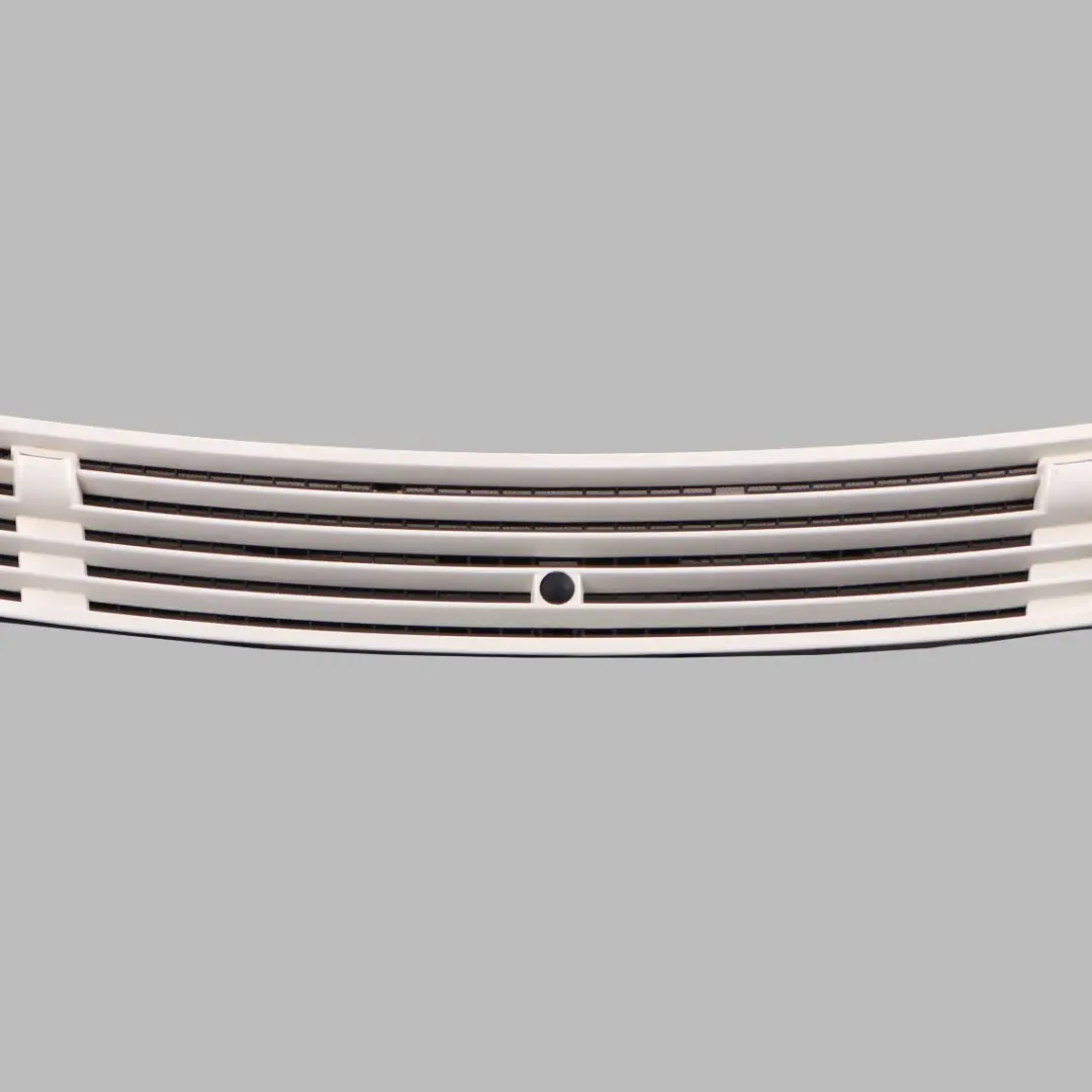Coperchio anteriore Griglia Calcite Bianco 650 per Mercedes W203 C209 con numero di parte A2038801905 Mercedes W203 C209 Coperchio anteriore Griglia Calcite Bianco 650 - SKU A2038801905-CW - Numero di parte A2038801905