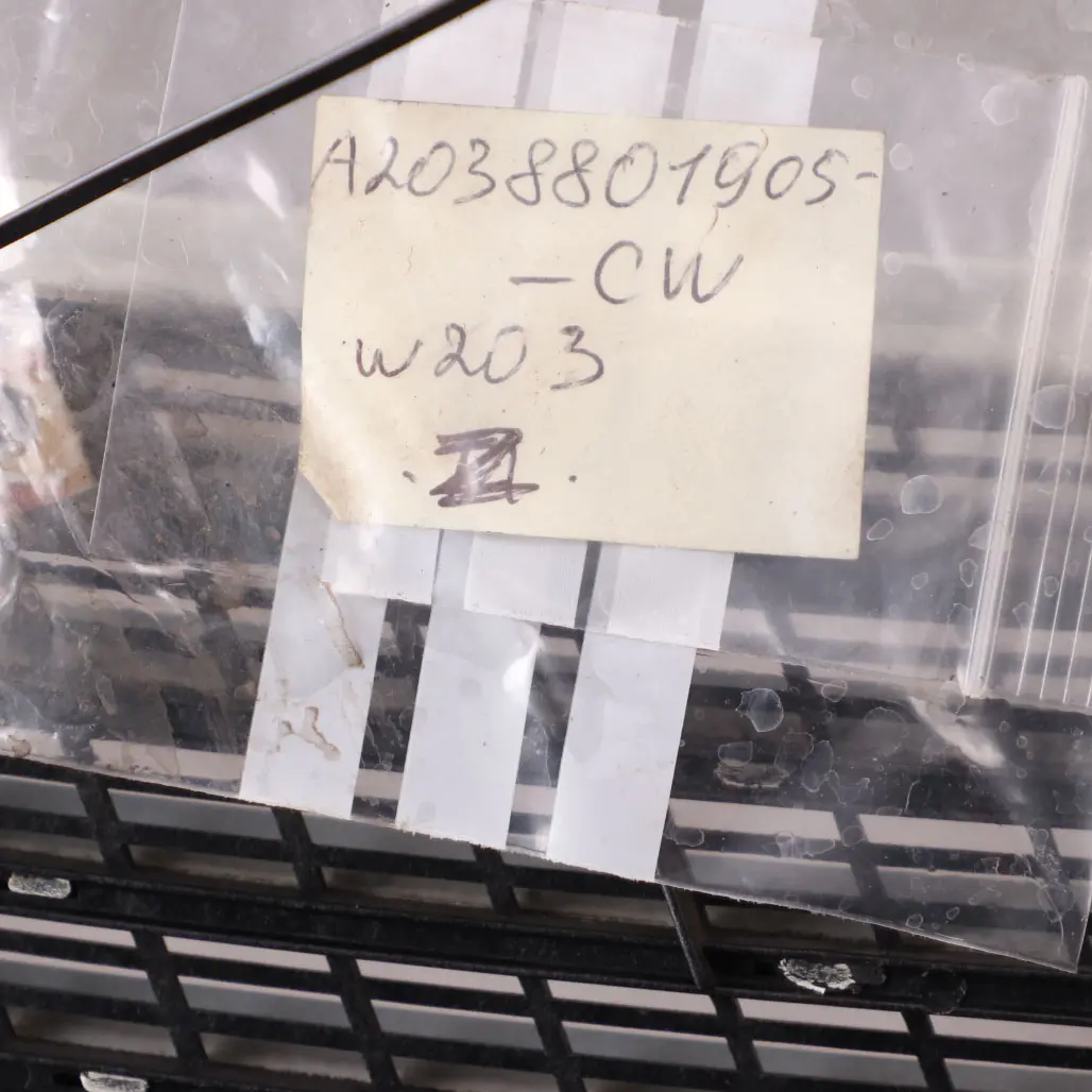 Abdeckung Lufteinlassgitter Jaspisblau 345 für Mercedes W203 C209 mit Teilenummer A2038801905 Mercedes W203 C209 Abdeckung Lufteinlassgitter Jaspisblau 345 - SKU A2038801905-CW - Teilenummer A2038801905