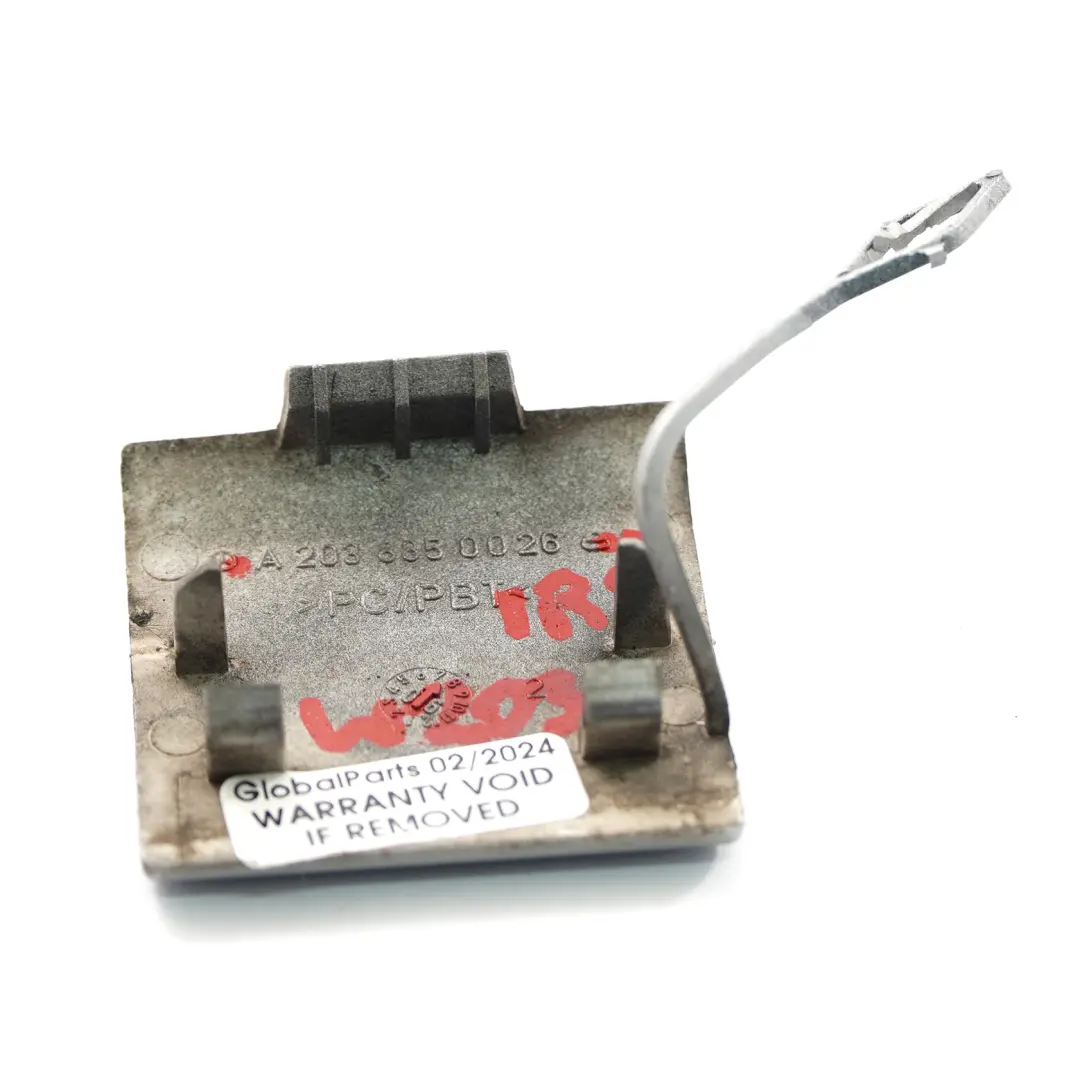 Osłona Ucha Holowniczego Zderzaka Srebrna Iridium Silver do Mercedes W203 o numerze A2038850026 Mercedes W203 Osłona Ucha Holowniczego Zderzaka Srebrna Iridium Silver - SKU A2038850026-IRS - Numer Części A2038850026