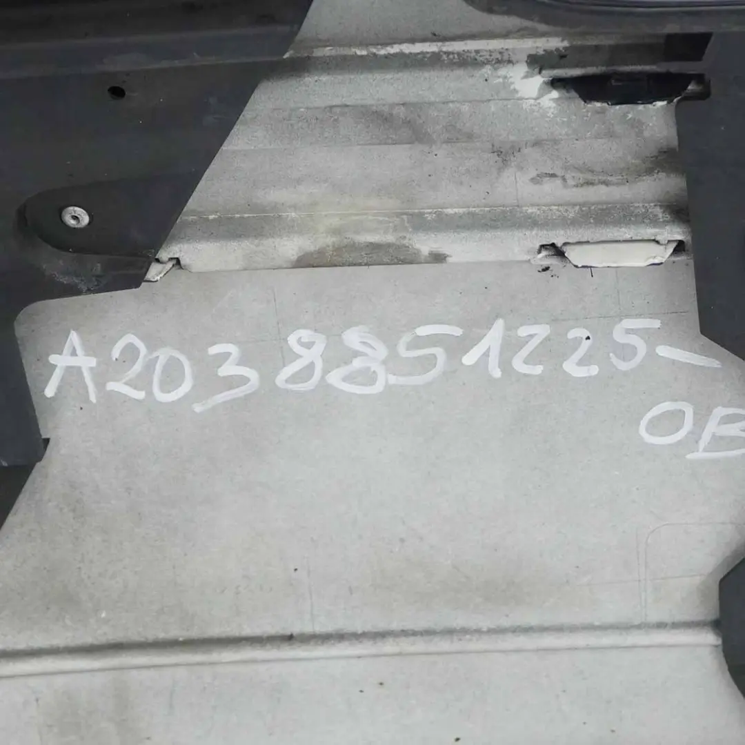 Zderzak Tylny Obsidian Black - 197 do Mercedes W203 o numerze A2038851625 Mercedes W203 Zderzak Tylny Obsidian Black - 197 - SKU A2038851625-OB - Numer Części A2038851625