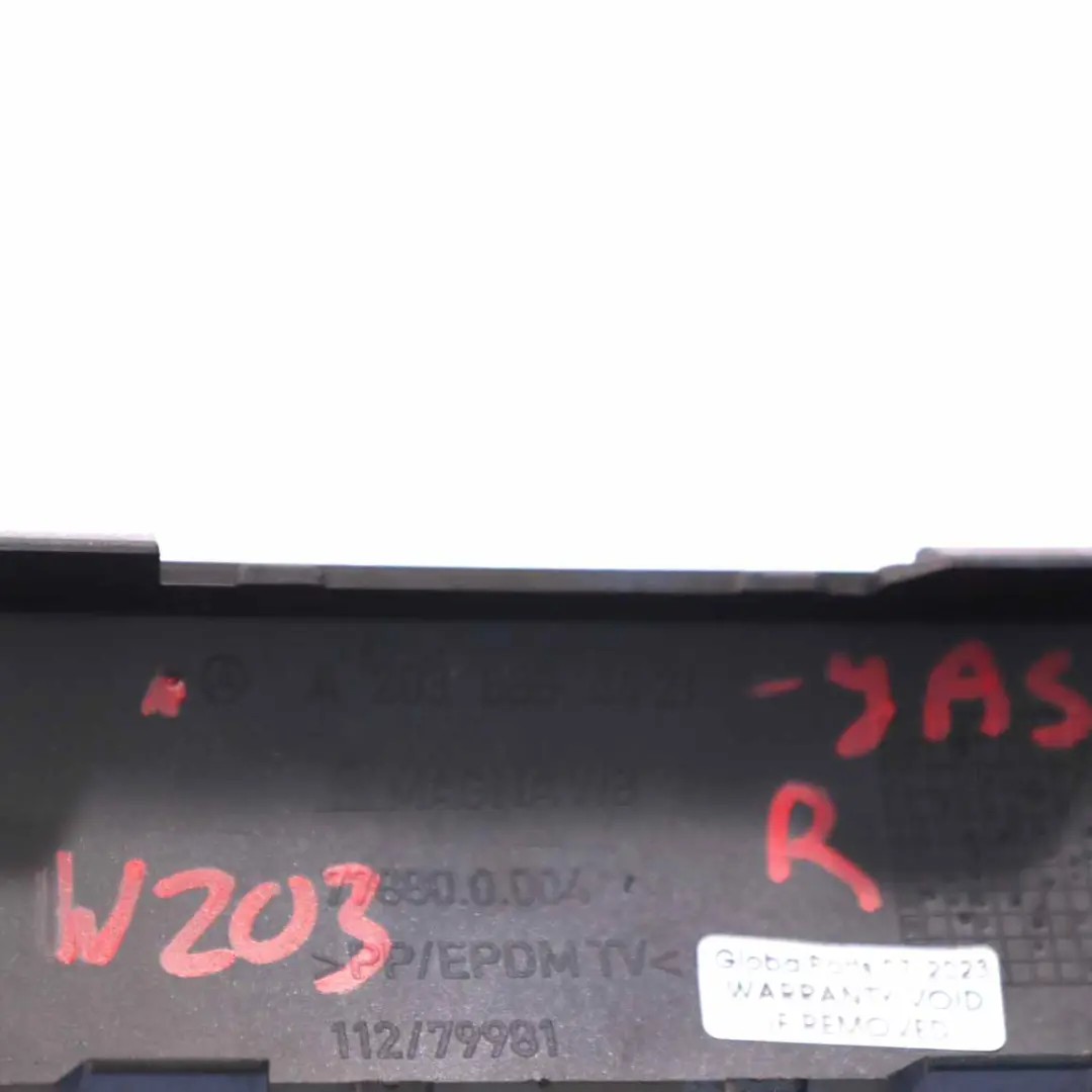 Stoßfängerleiste vorne rechts Zierleiste Jaspisblau Metallic - 345 für Mercedes W203 mit Teilenummer A2038854421 Mercedes W203 Stoßfängerleiste vorne rechts Zierleiste Jaspisblau Metallic - 345 - SKU A2038854421 - Teilenummer A2038854421