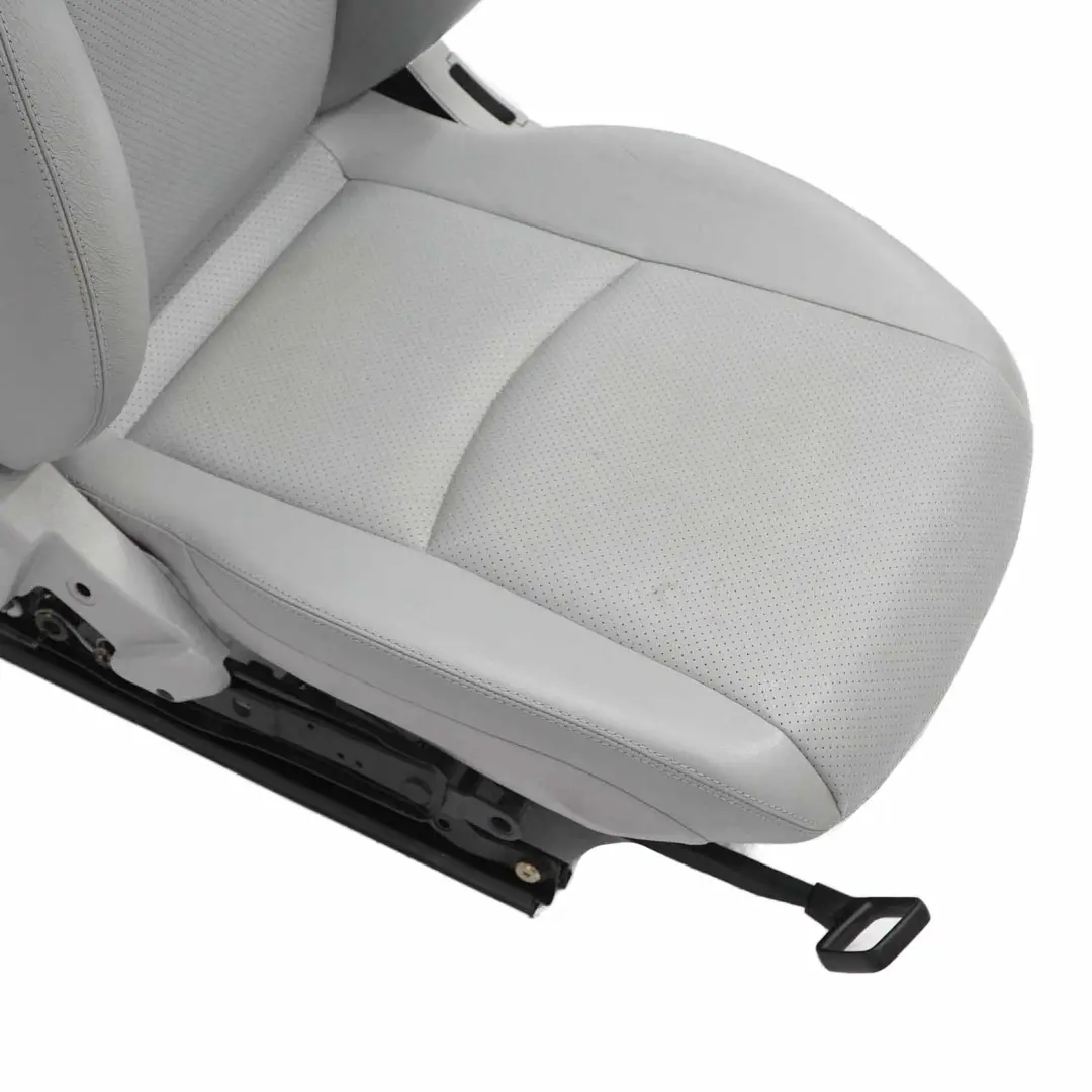 Asiento Delantero Mercedes W203 S203 Berlina Cuero Gris Orion Interior Izquierdo para con número de pieza A2039102147 Asiento Delantero Mercedes W203 S203 Berlina Cuero Gris Orion Interior Izquierdo - SKU A2039102147-2 - Número de pieza A2039102147