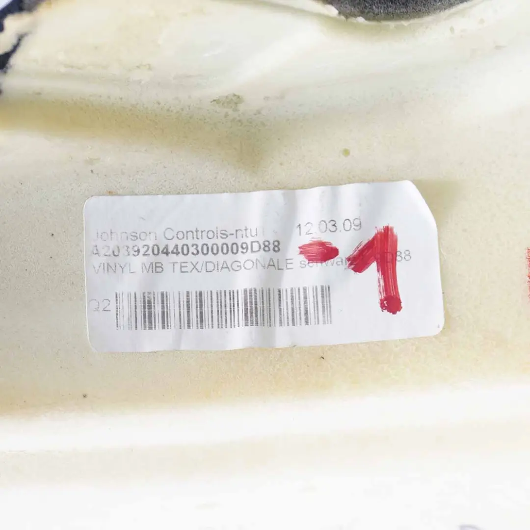 Schienale Pannello Laterale Sedile Posteriore Destro Finta Pelle per Mercedes CL203 con numero di parte A2039204403 Mercedes CL203 Schienale Pannello Laterale Sedile Posteriore Destro Finta Pelle - SKU A2039204403-1 - Numero di parte A2039204403