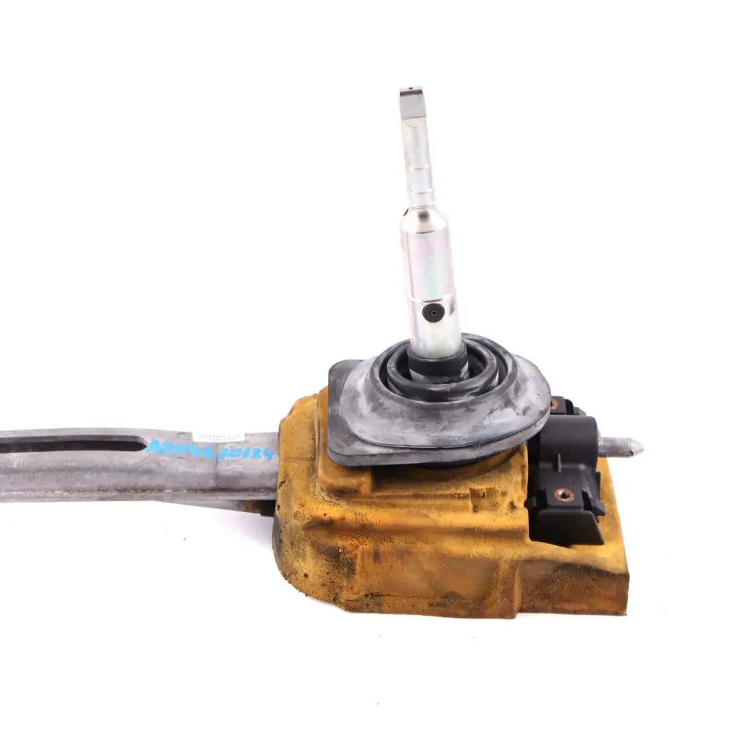 Selector Mercedes W204 Shifting Arm Lever Mechanism Manual to Gear with Part number A2042670124 Gear Selector Mercedes W204 Shifting Arm Lever Mechanism Manual - SKU A2042670124 - Part number A2042670124