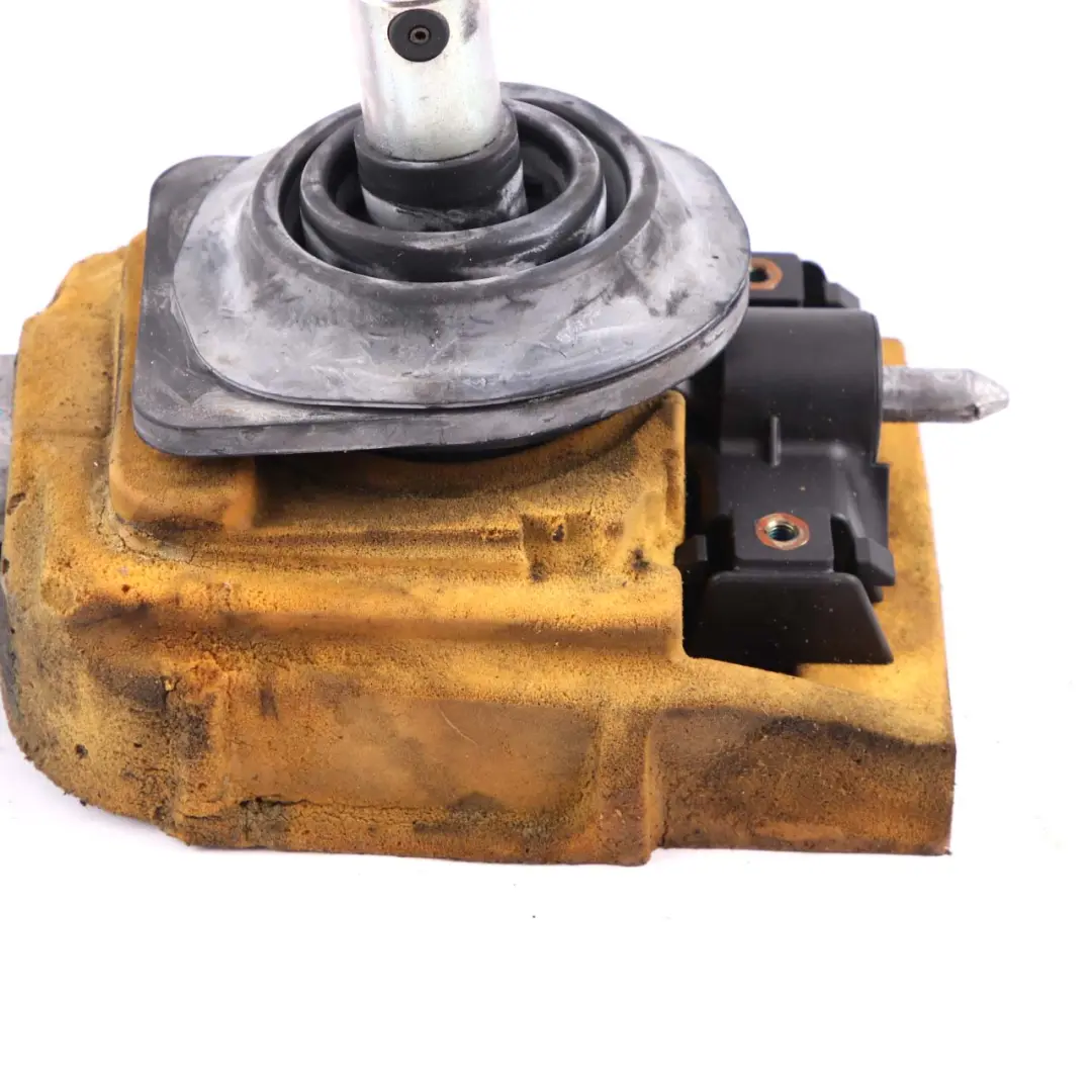 Selector Mercedes W204 Shifting Arm Lever Mechanism Manual to Gear with Part number A2042670124 Gear Selector Mercedes W204 Shifting Arm Lever Mechanism Manual - SKU A2042670124 - Part number A2042670124