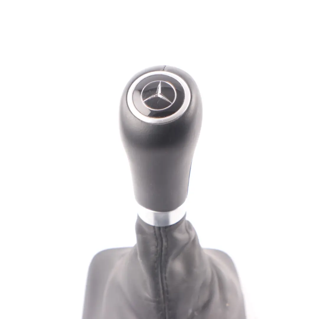 Gałka Dźwigni Zmiany Biegów Automat Skóra Czarna do Mercedes W204 o numerze A2042676210 Mercedes W204 Gałka Dźwigni Zmiany Biegów Automat Skóra Czarna - SKU A2042676210 - Numer Części A2042676210