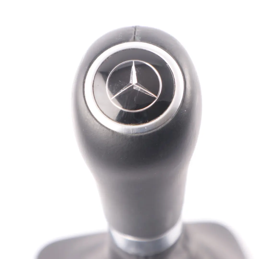 Cambio Coperchio Leva Pomello Automatico Pelle Nero per Mercedes W204 con numero di parte A2042676210 Mercedes W204 Cambio Coperchio Leva Pomello Automatico Pelle Nero - SKU A2042676210 - Numero di parte A2042676210