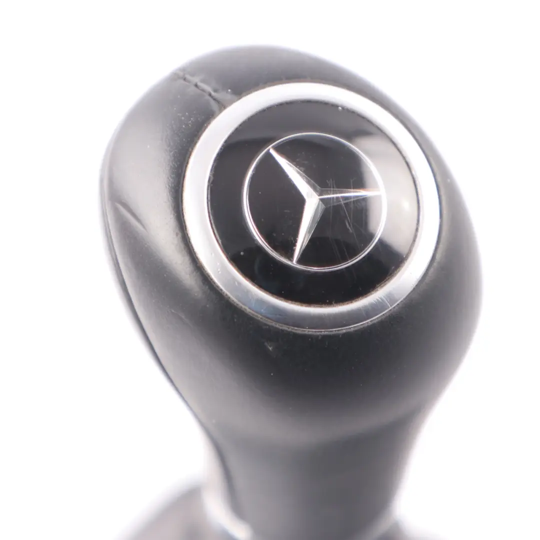 Cambio Coperchio Leva Pomello Automatico Pelle Nero per Mercedes W204 con numero di parte A2042676210 Mercedes W204 Cambio Coperchio Leva Pomello Automatico Pelle Nero - SKU A2042676210 - Numero di parte A2042676210