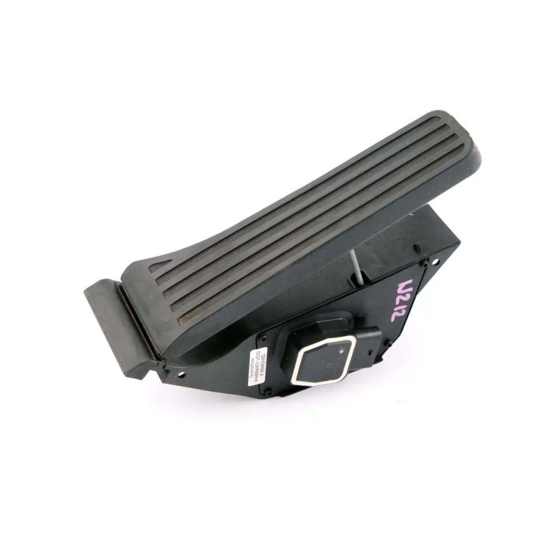 Pedal Einheit für Mercedes W204 W212 W222 Gas mit Teilenummer A2043000004 Mercedes W204 W212 W222 Gas Pedal Einheit - SKU A2043000004 - Teilenummer A2043000004