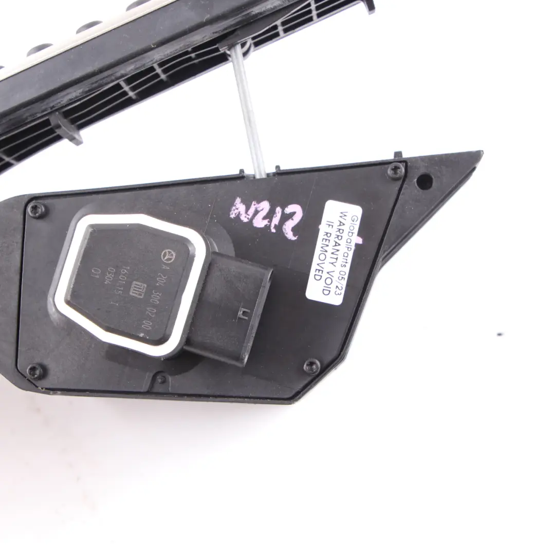 Gaspedal Mercedes W204 W207 W212 W222 Gaspedal für mit Teilenummer A2043000200 Gaspedal Mercedes W204 W207 W212 W222 Gaspedal - SKU A2043000200 - Teilenummer A2043000200