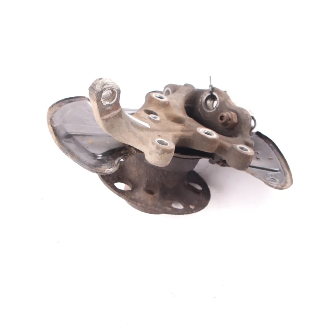 Mercedes W204 Suspensión delantera izquierda Soporte cubo rueda - SKU A2043320101-5 - Número de pieza A2043320101