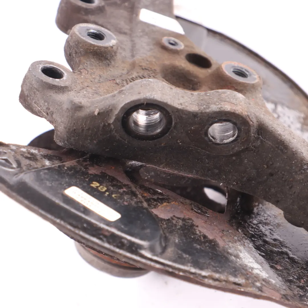 Mercedes W203 Support de roue moyeu roue de suspension avant gauche - SKU A2043320101 - Numéro de pièce A2043320101