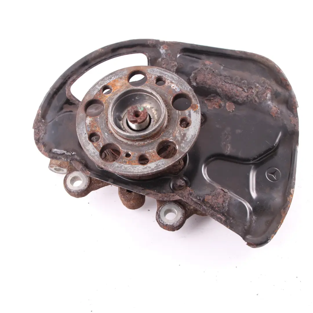 C63 AMG Soporte Rueda Delantera Derecha Suspensión Rueda Hub Mount para Mercedes W204 con número de pieza A2043324201 Mercedes W204 C63 AMG Soporte Rueda Delantera Derecha Suspensión Rueda Hub Mount - SKU A2043324201 - Número de pieza A2043324201