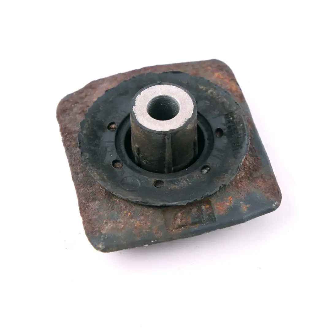 Smorzatore Vibrazioni Mercedes W212 Assale Posteriore Destro Subframe Absorber per con numero di parte A2043500472 Smorzatore Vibrazioni Mercedes W212 Assale Posteriore Destro Subframe Absorber - SKU A2043500472 - Numero di parte A2043500472