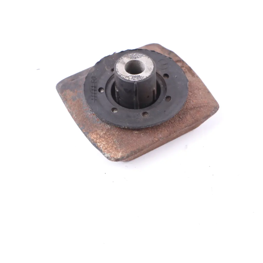 Amortiguador vibraciones Mercedes W639 trasero Soporte diferencial A6393500472 para con número de pieza A2043500572 Amortiguador vibraciones Mercedes W639 trasero Soporte diferencial A6393500472 - SKU A2043500572 - Número de pieza A2043500572