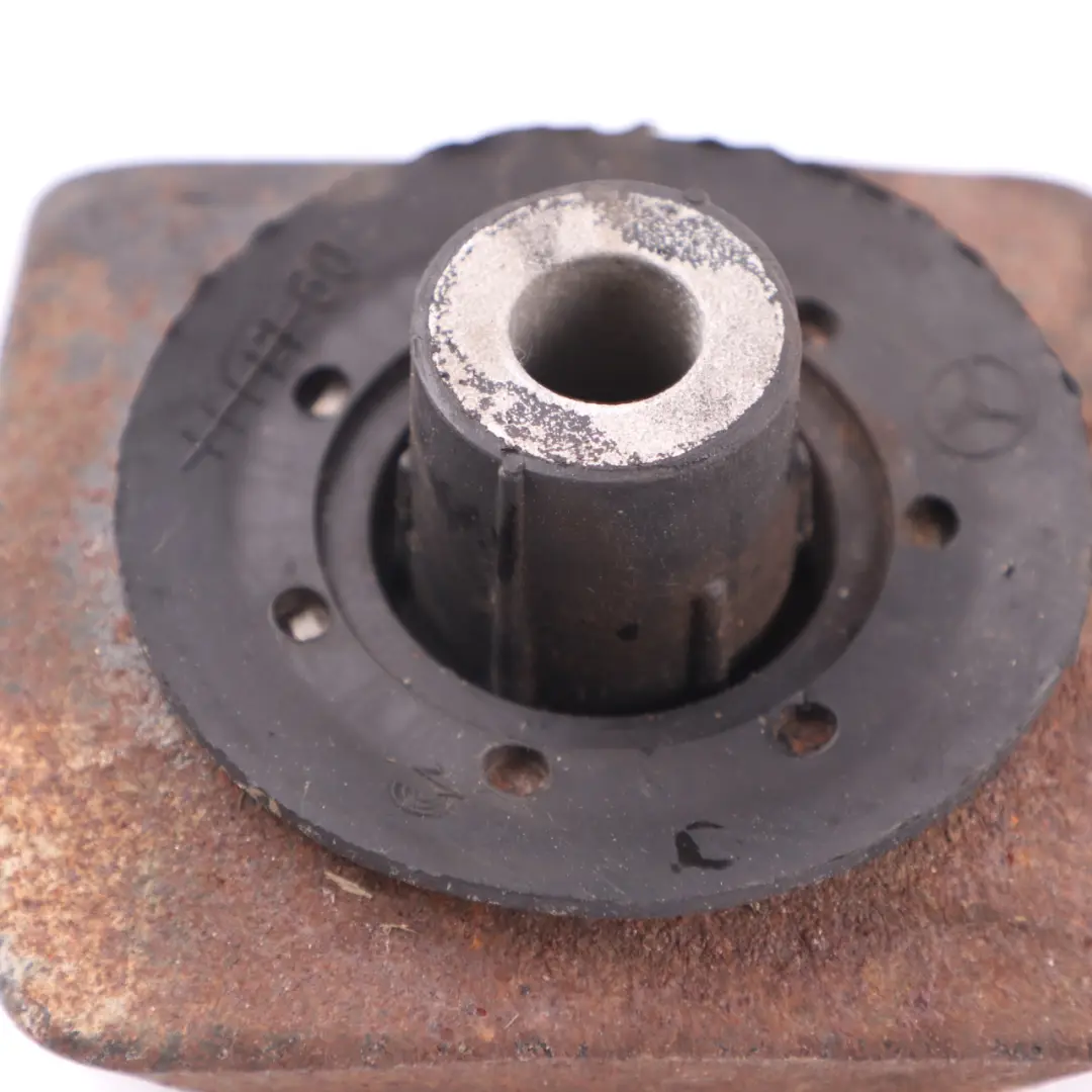  Antivibrante Mercedes W639 Supporto Differenziale Asse Posteriore A6393500472 - SKU A2043500572 - Numero di parte A2043500572