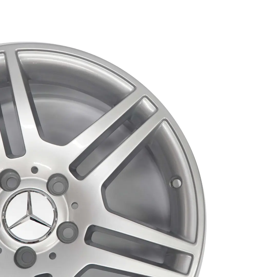 C-Klasse W204 AMG Silber Alufelge Alu Felge 17" ET:58 8,5J für Mercedes mit Teilenummer A2044014602 Mercedes C-Klasse W204 AMG Silber Alufelge Alu Felge 17" ET:58 8,5J - SKU A2044014602 - Teilenummer A2044014602