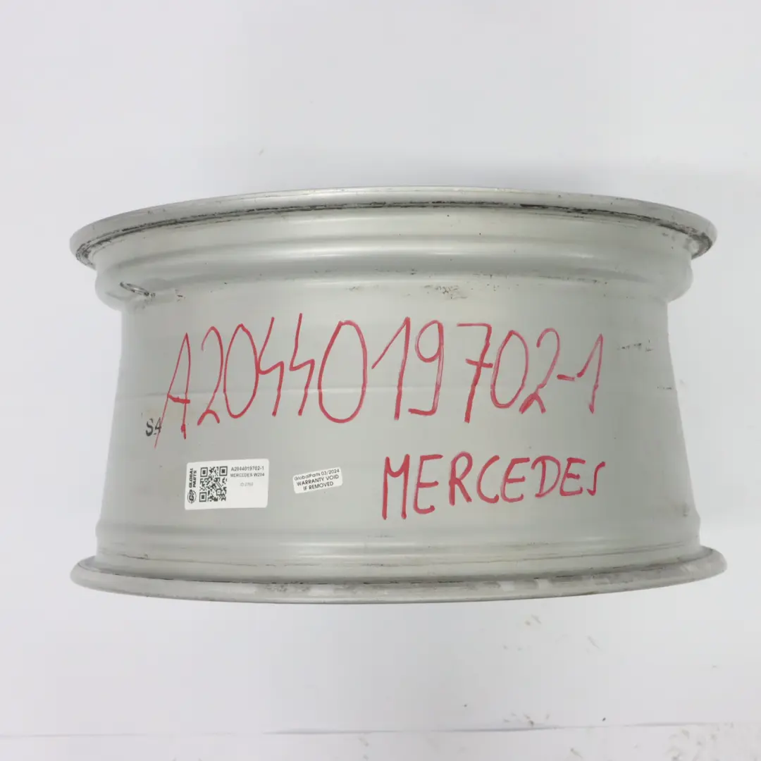 cerchio posteriore in lega argento 17" 8.5J ET:58 per Mercedes W204 AMG con numero di parte A2044019702 Mercedes W204 AMG cerchio posteriore in lega argento 17" 8.5J ET:58 - SKU A2044019702-1 - Numero di parte A2044019702