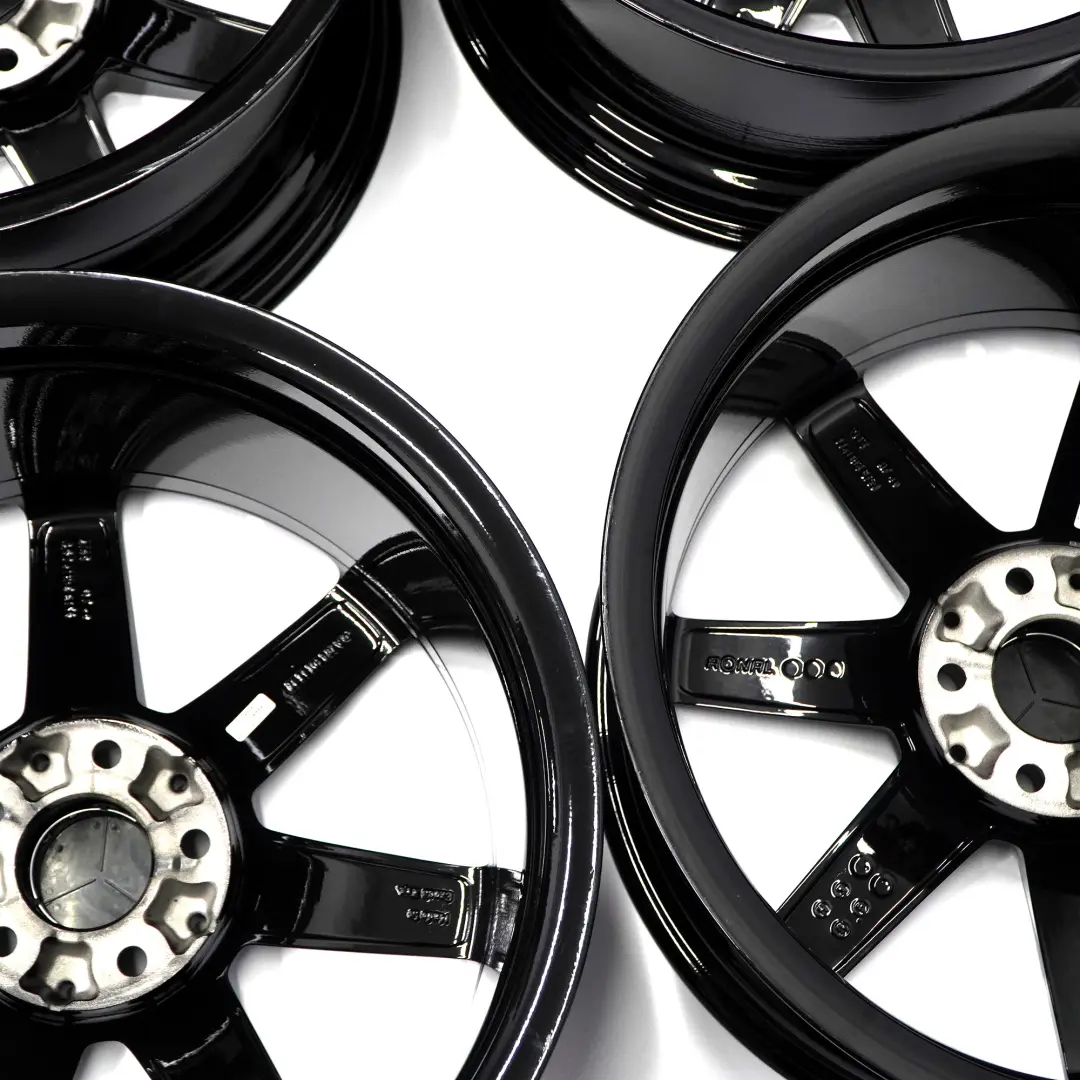Set completo 4x cerchi in lega 18" AMG 7 razze per Mercedes W204 con numero di parte A2044019802/A2044019902 Mercedes W204 Set completo 4x cerchi in lega 18" AMG 7 razze - SKU A2044019802/A2044019902 - Numero di parte A2044019802/A2044019902