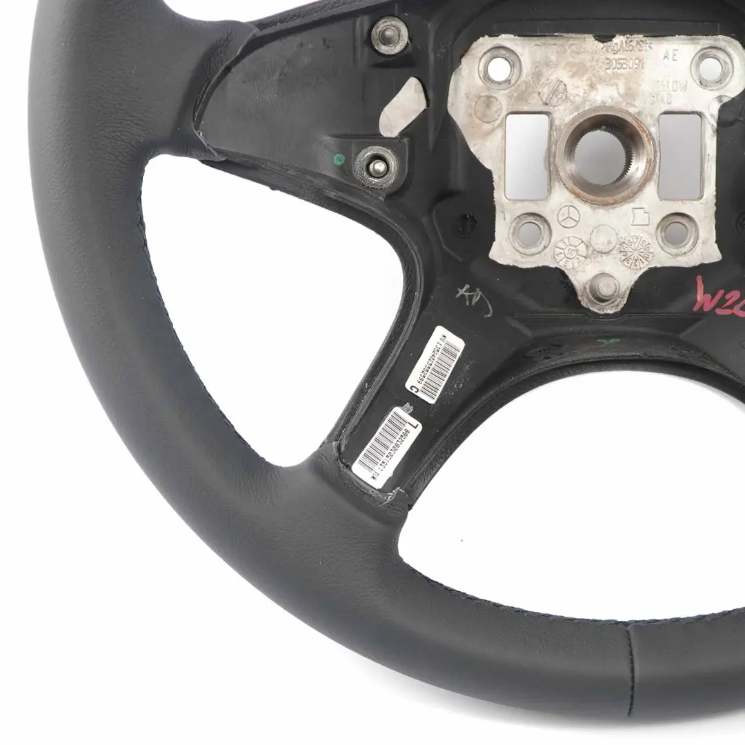 NUEVO Cuero Negro Con Hilos Negros para Volante Mercedes W204 con número de pieza A2044600303 Volante Mercedes W204 NUEVO Cuero Negro Con Hilos Negros - SKU A2044600303-1 - Número de pieza A2044600303