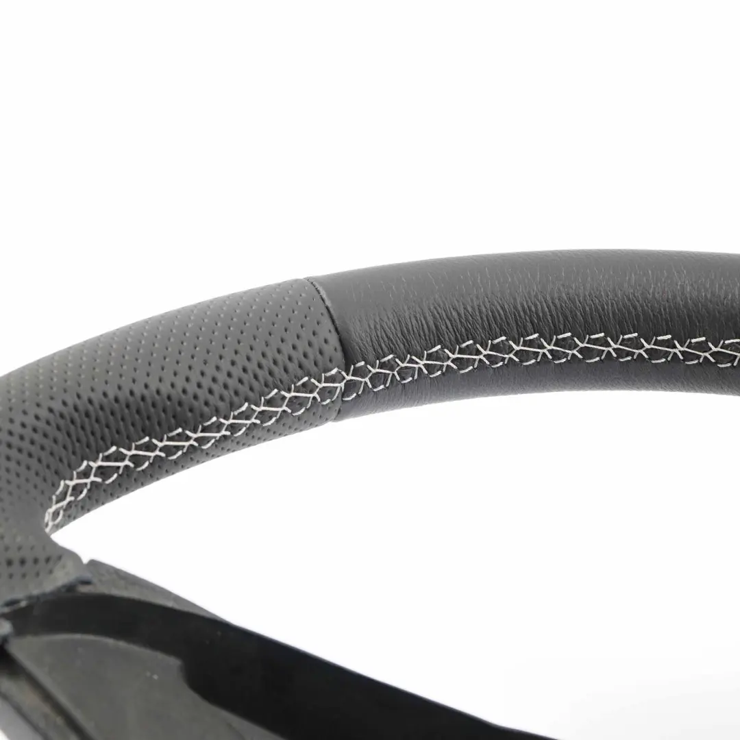 NOUVEAU Volant en Cuir Noir avec Fils Blancs pour Mercedes W204 à propos du numéro de pièce A2044601203 Mercedes W204 NOUVEAU Volant en Cuir Noir avec Fils Blancs - SKU A2044601203-1 - Numéro de pièce A2044601203