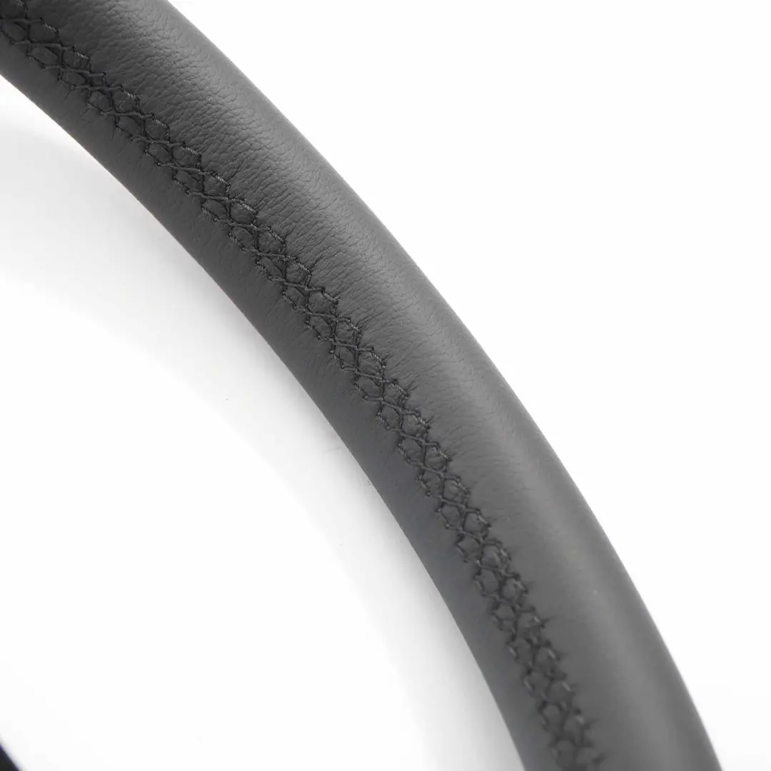 Nuova Pelle Nera Volante con Fili Nere per Mercedes W204 con numero di parte A2044601203 Mercedes W204 Nuova Pelle Nera Volante con Fili Nere - SKU A2044601203-2 - Numero di parte A2044601203