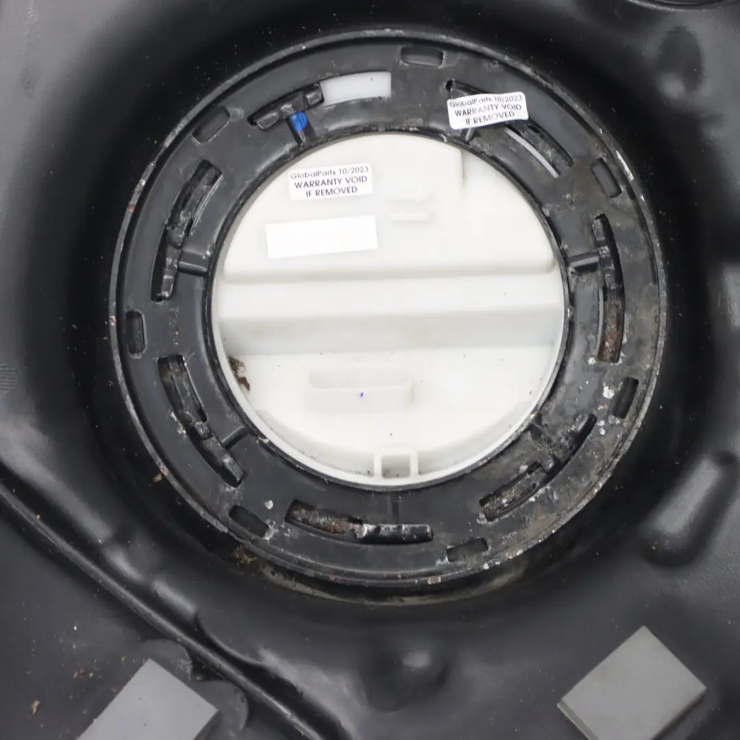 Mercedes W204 W207 Réservoir d'essence conteneur de carburant 66L A2044701201 - SKU A2044703702 - Numéro de pièce A2044703702