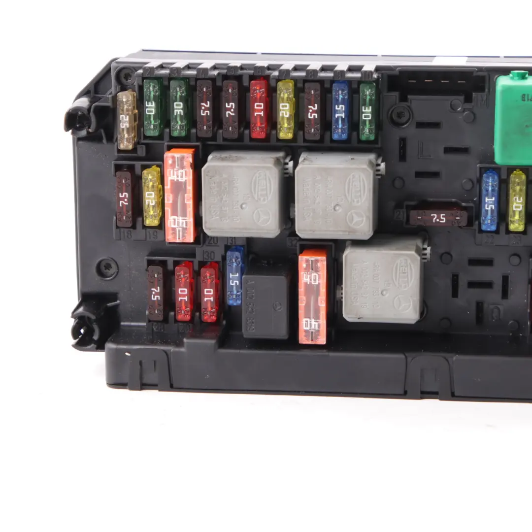 SAM Module Fuse Box Relay Control Unit to Mercedes W204 with Part number A2045450169 Mercedes W204 SAM Module Fuse Box Relay Control Unit - SKU A2045450169 - Part number A2045450169