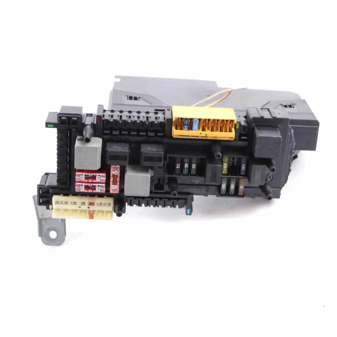 SAM Control Unit Module Fuse Box Relay to Mercedes W204 with Part number A2045451869 Mercedes W204 SAM Control Unit Module Fuse Box Relay - SKU A2045451869 - Part number A2045451869