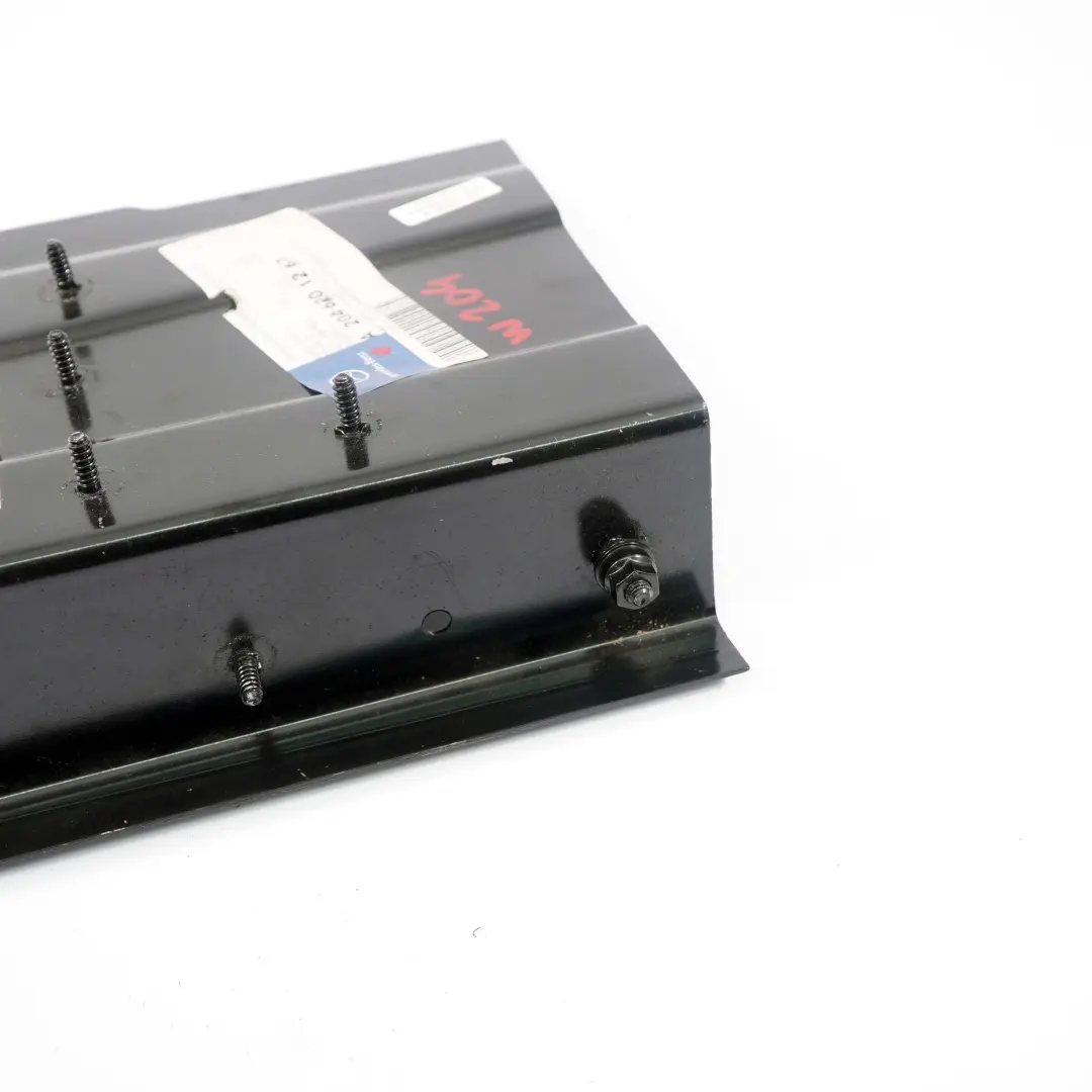 Mercedes-Benz W204 Osłona Przód Prawa do o numerze A2046201267 Mercedes-Benz W204 Osłona Przód Prawa - SKU A2046201267 - Numer Części A2046201267