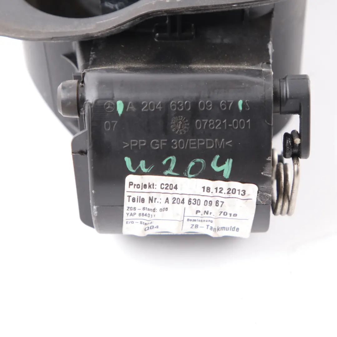 Coupé Coperchio sportello rifornimento carburante supporto Mercedes W204 - SKU A2046300967 - Numero di parte A2046300967