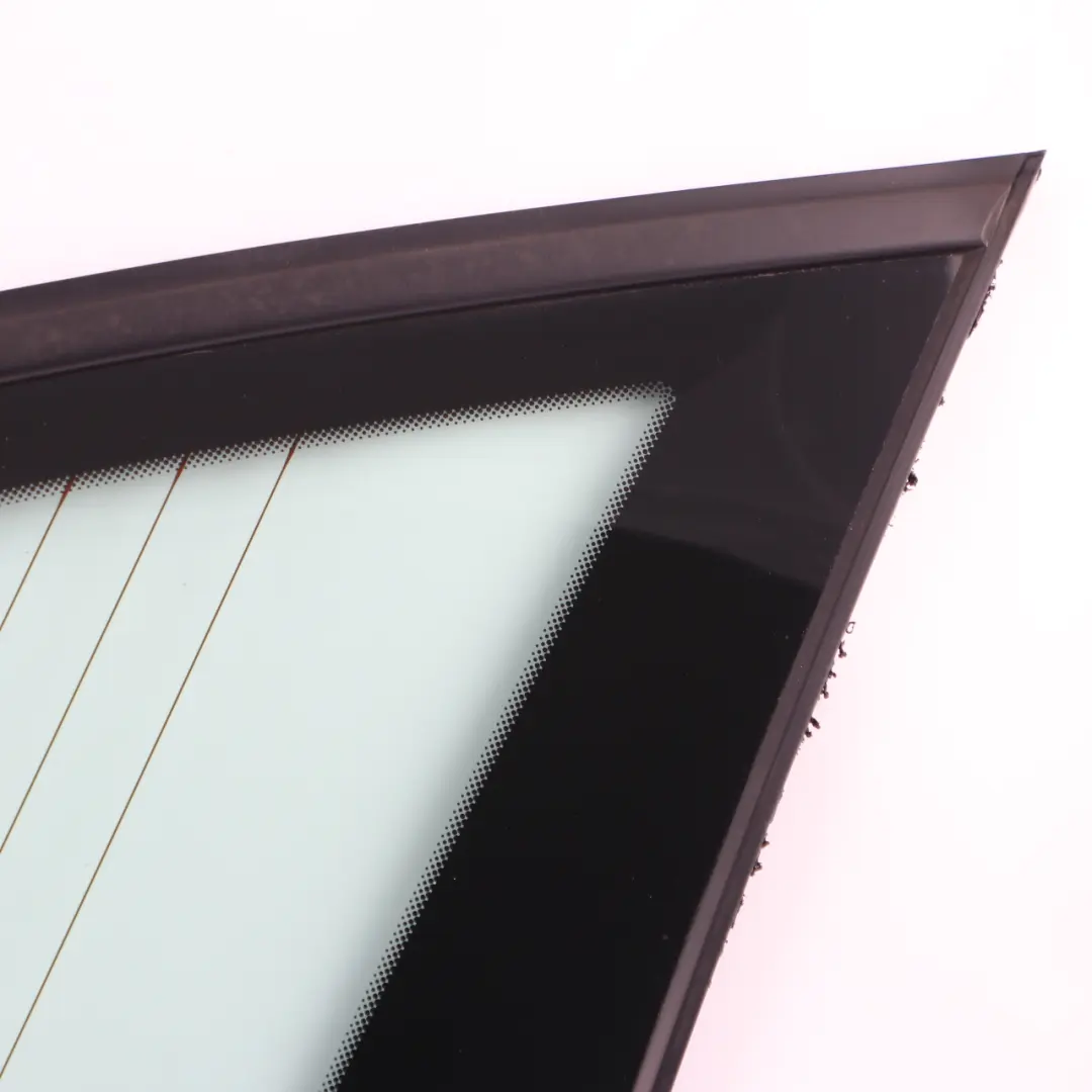 Finestra laterale posteriore destra quarto vetro verde AS2 per Mercedes W204 con numero di parte A2046730200 Mercedes W204 Finestra laterale posteriore destra quarto vetro verde AS2 - SKU A2046730200 - Numero di parte A2046730200