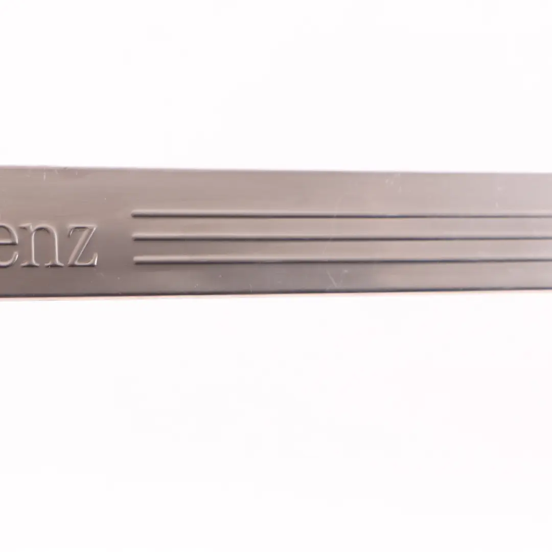 Seuil de Porte Mercedes W204 S204 Couvre-marche avant gauche droite pour à propos du numéro de pièce A2046800135 Seuil de Porte Mercedes W204 S204 Couvre-marche avant gauche droite - SKU A2046800135-1 - Numéro de pièce A2046800135