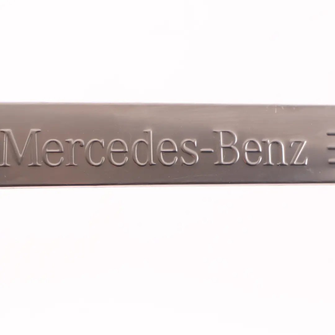 Seuil de Porte Mercedes W204 S204 Couvre-marche avant gauche droite pour à propos du numéro de pièce A2046800135 Seuil de Porte Mercedes W204 S204 Couvre-marche avant gauche droite - SKU A2046800135-1 - Numéro de pièce A2046800135