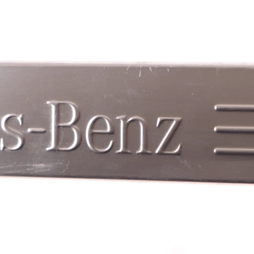 Soglia Mercedes W204 S204 Rivestimento anteriore sinistro destro per con numero di parte A2046800135 Soglia Mercedes W204 S204 Rivestimento anteriore sinistro destro - SKU A2046800135-1 - Numero di parte A2046800135