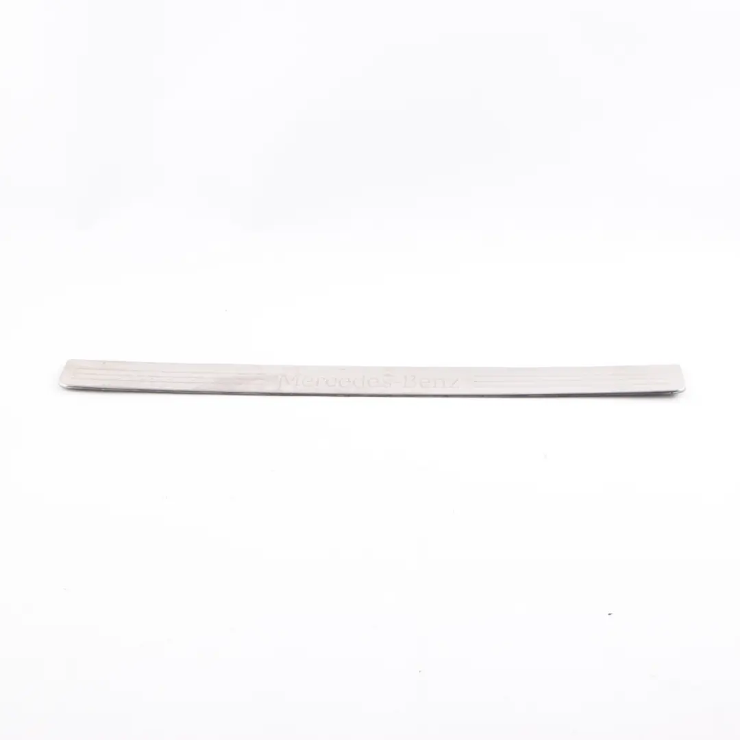 Soglia porta Mercedes W204 S204 Rivestimento anteriore sinistro per con numero di parte A2046800135 Soglia porta Mercedes W204 S204 Rivestimento anteriore sinistro - SKU A2046800135 - Numero di parte A2046800135