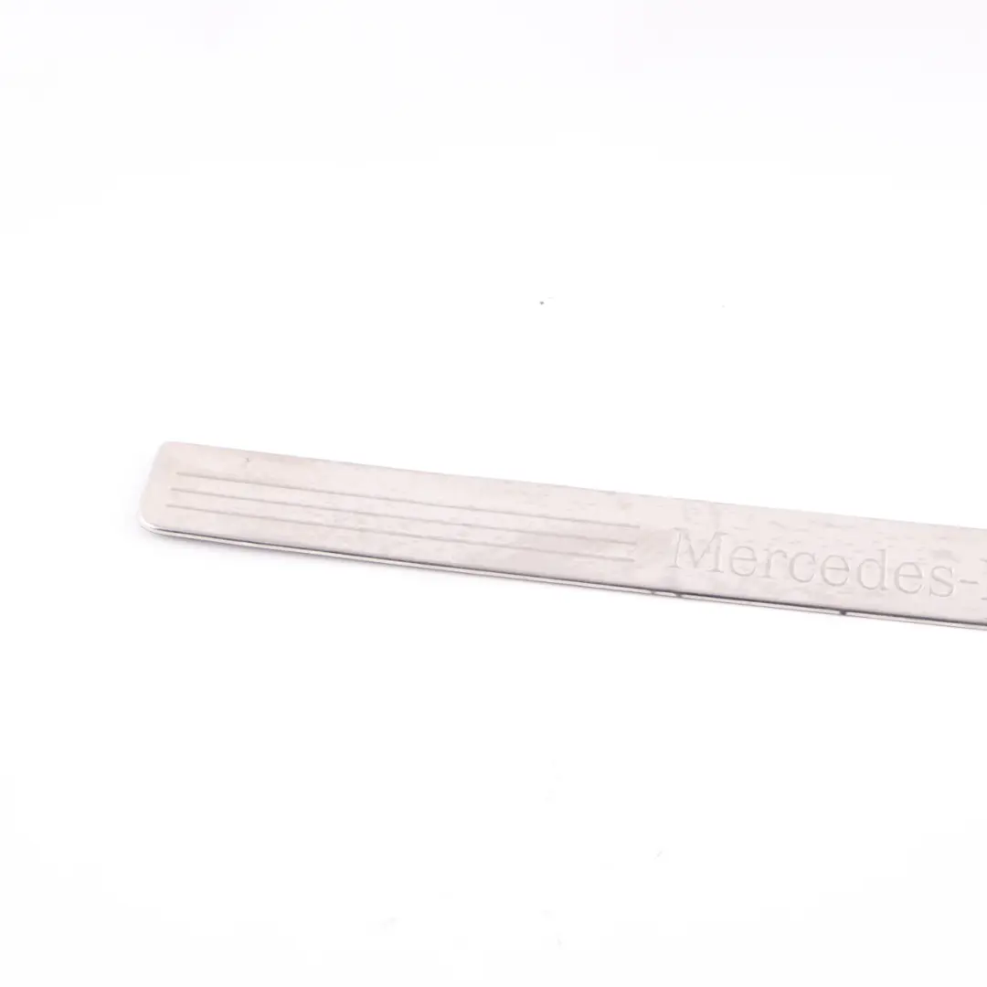  Seuil Porte Mercedes W204 S204 Couvre marche avant gauche droite - SKU A2046800135 - Numéro de pièce A2046800135