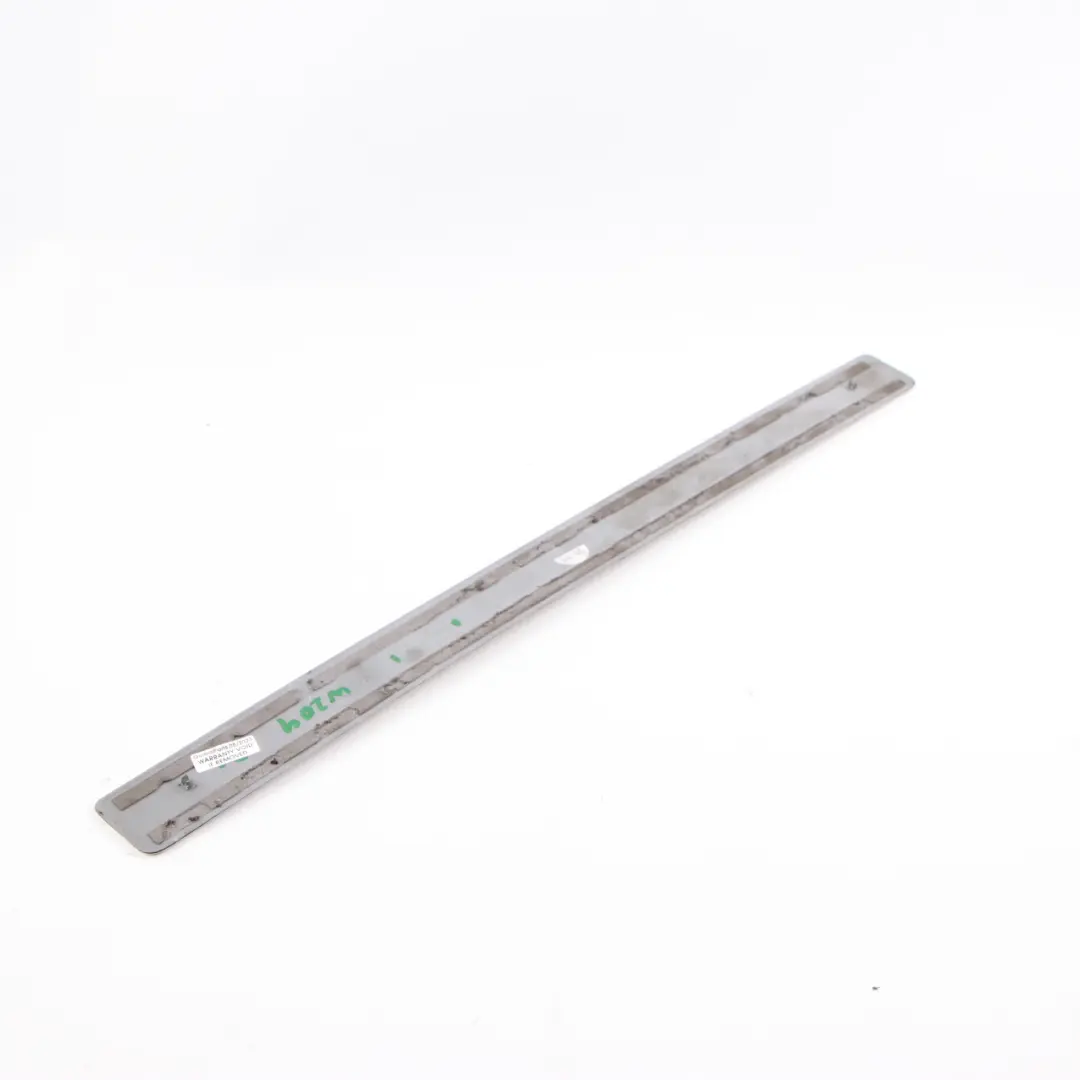 Seuil Porte Mercedes W204 S204 Couvre marche avant gauche droite pour à propos du numéro de pièce A2046800135 Seuil Porte Mercedes W204 S204 Couvre marche avant gauche droite - SKU A2046800135 - Numéro de pièce A2046800135