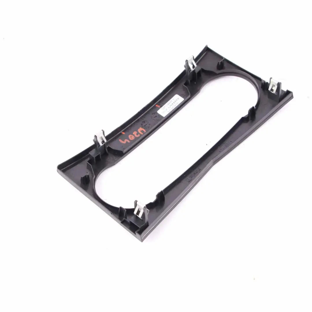 Ramka Osłona Panelu Klimatyzacji do Mercedes W204 o numerze A2046800390 Mercedes W204 Ramka Osłona Panelu Klimatyzacji - SKU A2046800390 - Numer Części A2046800390