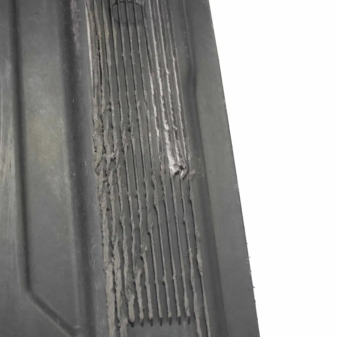 Mercedes W204 Panel Debajo Del Piso Derecho Escudo De Debajo A2046805300 - SKU A2046807700 - Número de pieza A2046807700