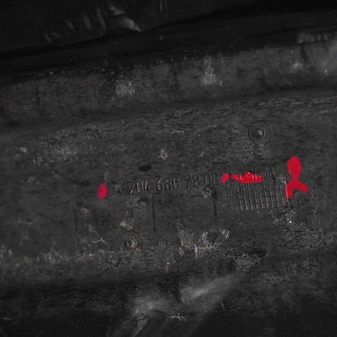 Osłona Podwozia Lewa do Mercedes W204 o numerze A2046807808 Mercedes W204 Osłona Podwozia Lewa - SKU A2046807808-2 - Numer Części A2046807808