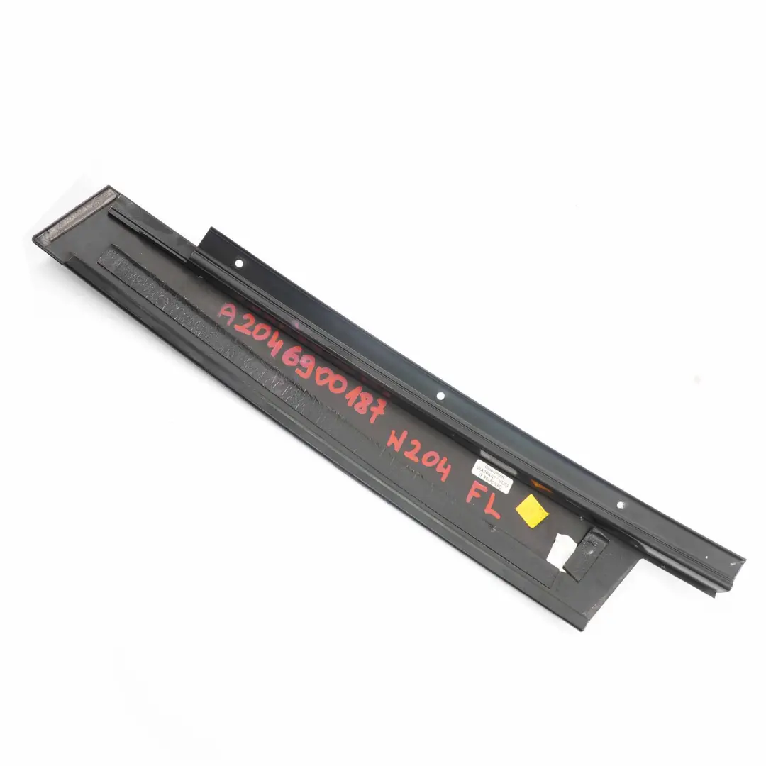 Mercedes W204 Panel embellecedor delantero izquierdo Negro Montante puerta - SKU A2046900187 - Número de pieza A2046900187