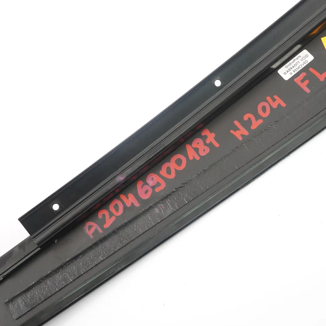 Pannello Copertura Montante Porta Anteriore Sinistro Nero per Mercedes W204 con numero di parte A2046900187 Mercedes W204 Pannello Copertura Montante Porta Anteriore Sinistro Nero - SKU A2046900187 - Numero di parte A2046900187